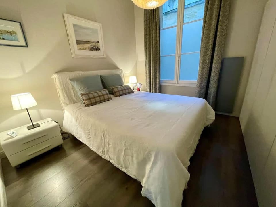 Magnifique appartement Bordeaux Triangle Apartment in Bordeaux