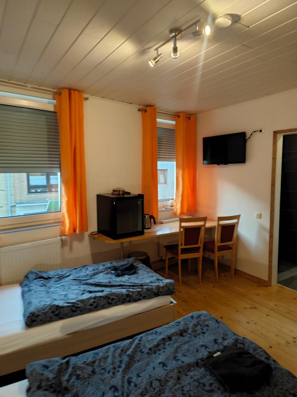 Neu Maisonette Haus jedes Zimmer mit eigenem Bad 7 Betten, Schlafen wie im Hotel mit Einbauküche Apartment in Eschweiler