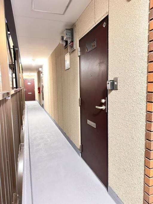 301号室駅2分格安和室民泊専用ミニキッチンとバスルーム付きアクセス抜群 Apartment in Osaka