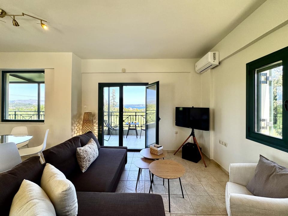 Communal lounge/ TV room, Living room