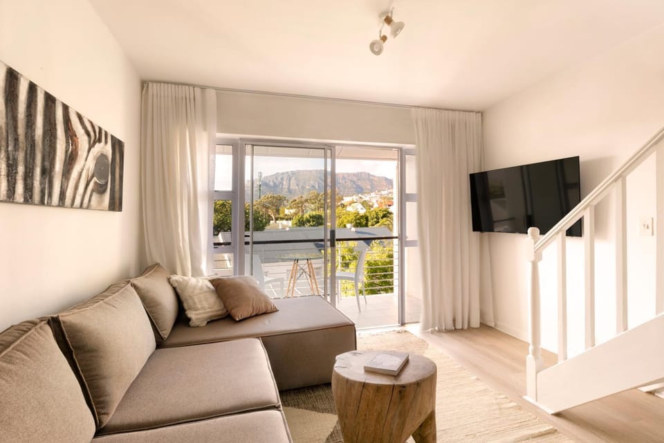 TV and multimedia, Living room, Seating area, Mountain view