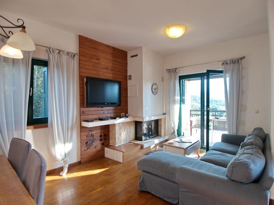 Communal lounge/ TV room, Living room