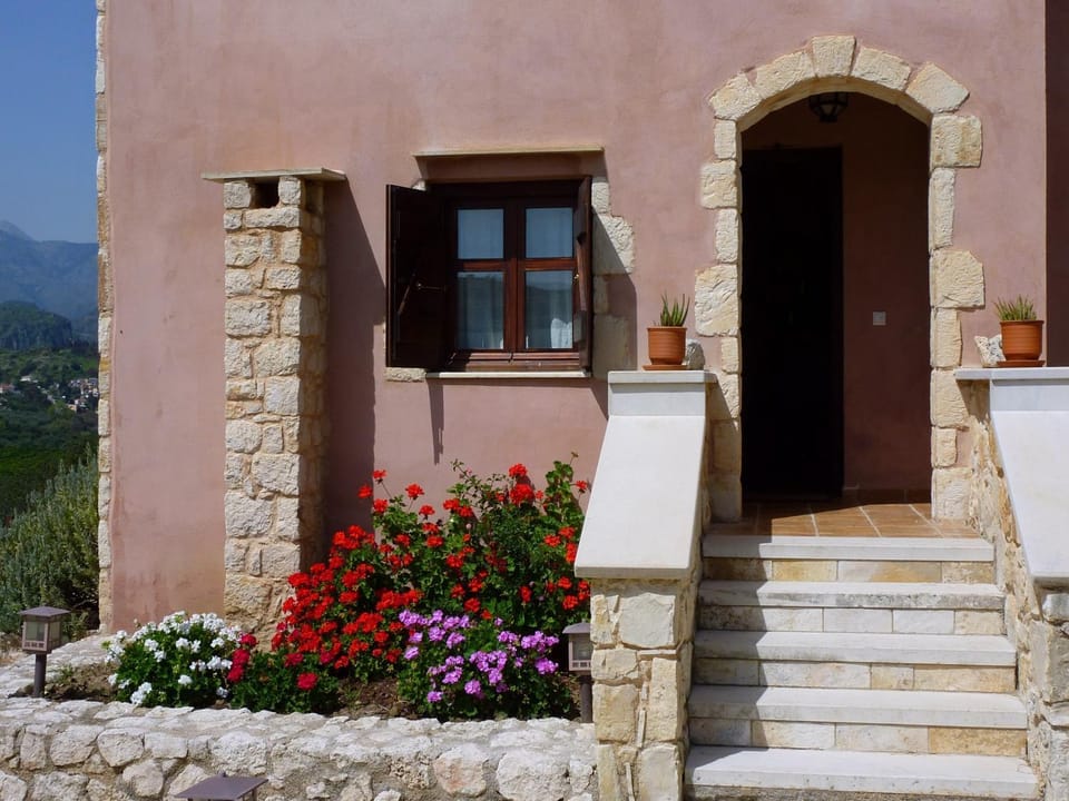 Property building, Facade/entrance, Off site