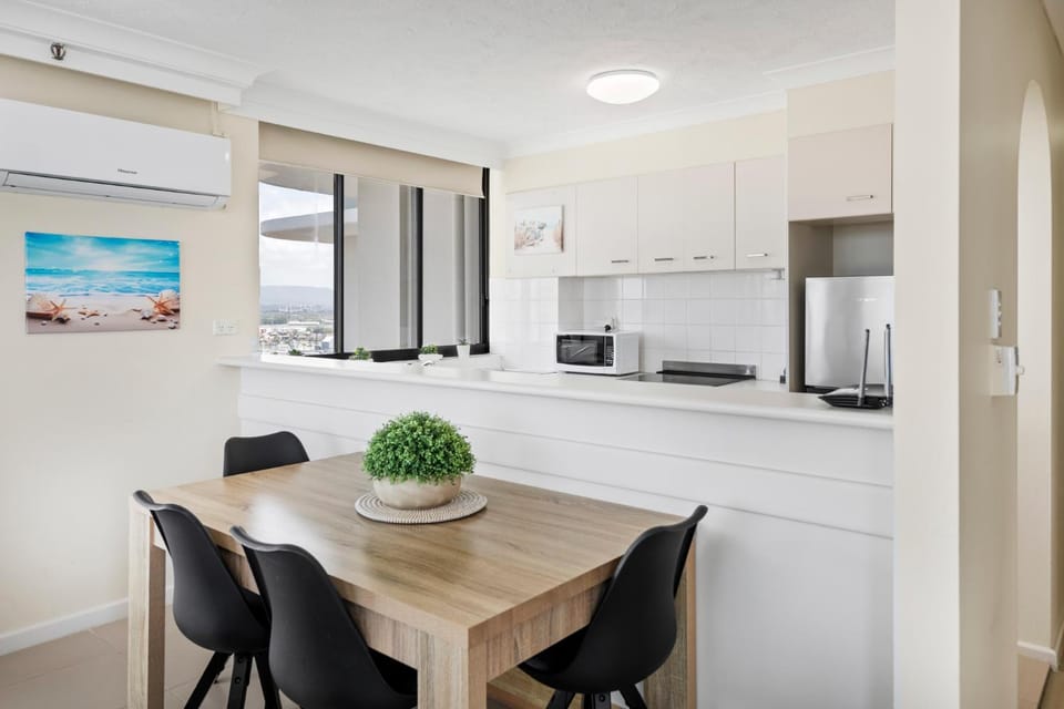 Kitchen or kitchenette, Dining area, kitchen