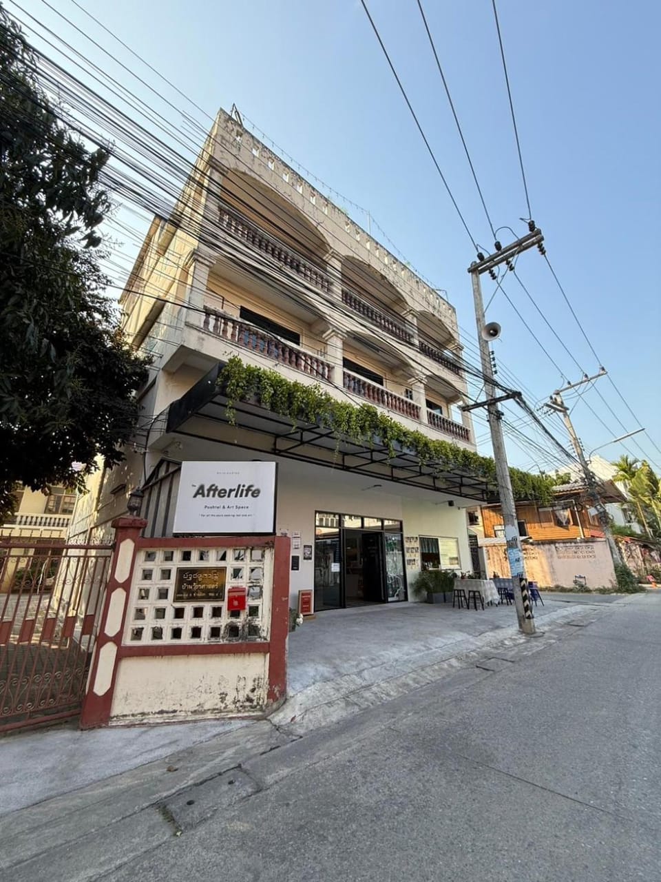 Facade/entrance