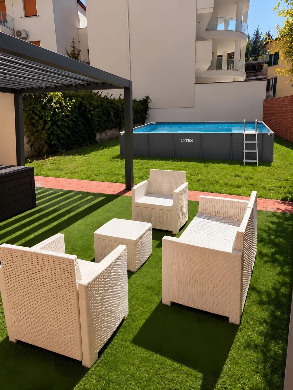 Property building, Balcony/Terrace, Living room