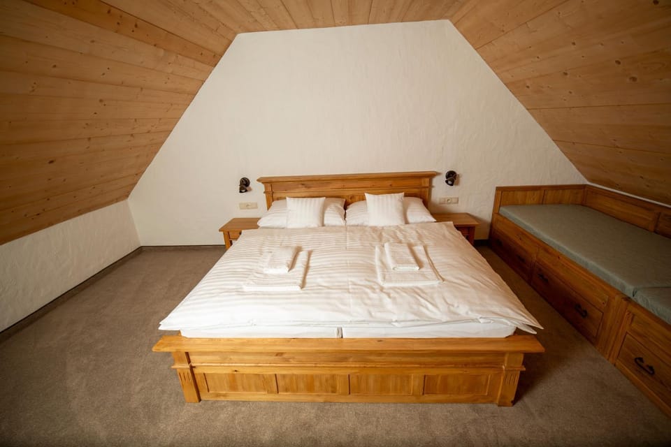 Photo of the whole room, Bedroom, towels