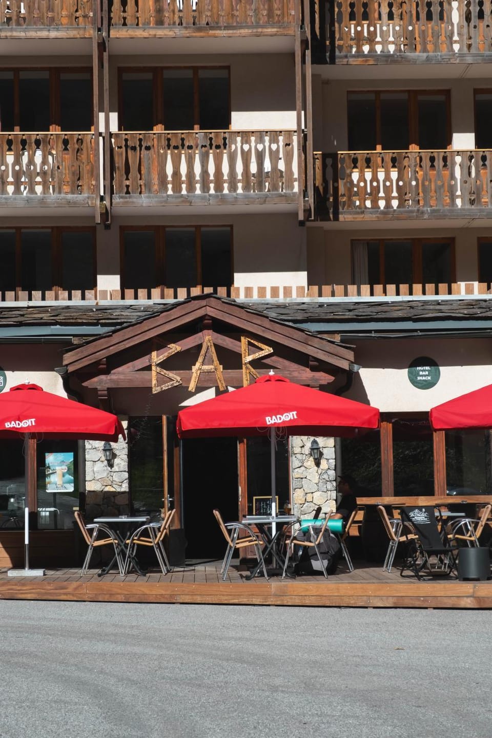 Property building, Balcony/Terrace, Lounge or bar, sunbed
