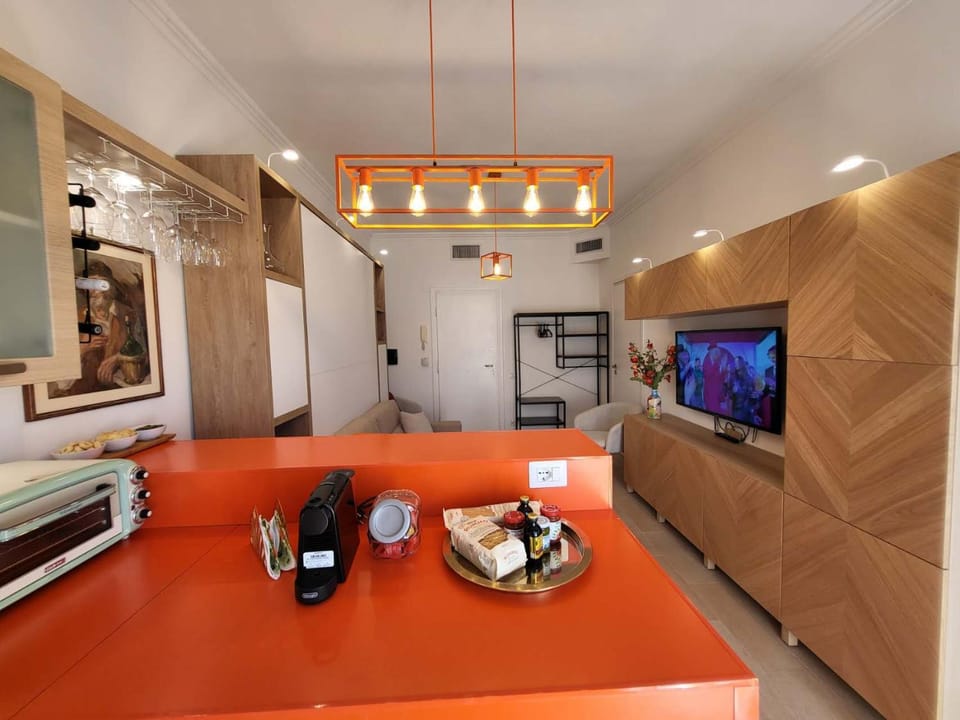 Kitchen or kitchenette, Food and drinks, minibar, oven, toaster