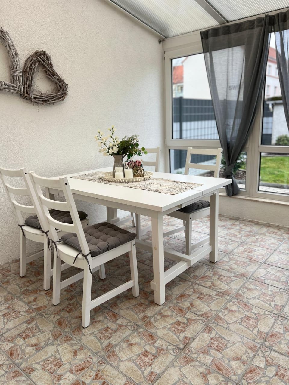 Seating area, Dining area