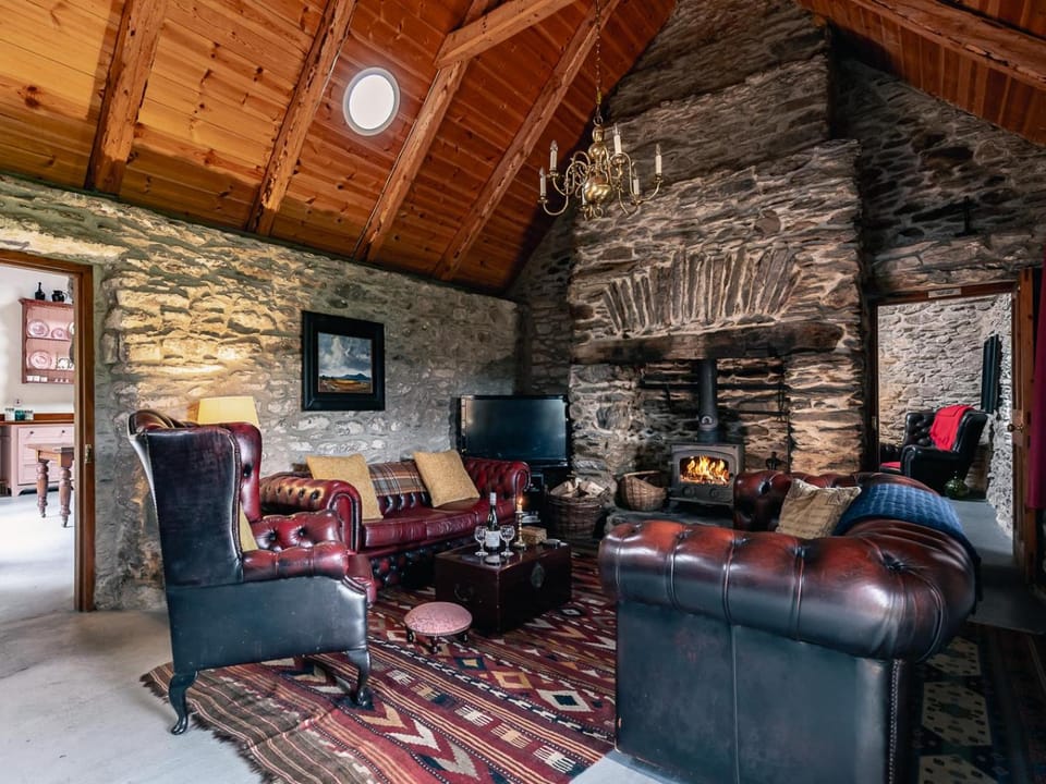 Living room, Seating area, fireplace