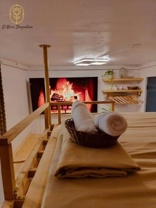 El Nissi Staycation, The Play Cabin, Beside Enchanted Kingdom Cabin in Santa Rosa