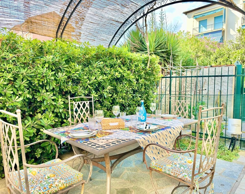 Hostdomus - Casetta Bouganville Apartment in Borgio Verezzi