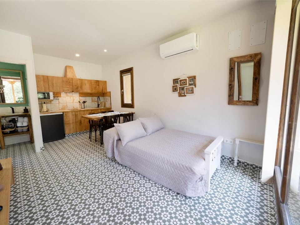 Kitchen or kitchenette, Living room, Dining area, air conditioner