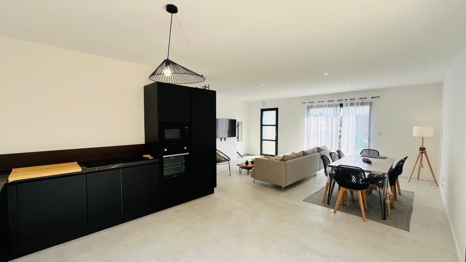 Dining area, kitchen