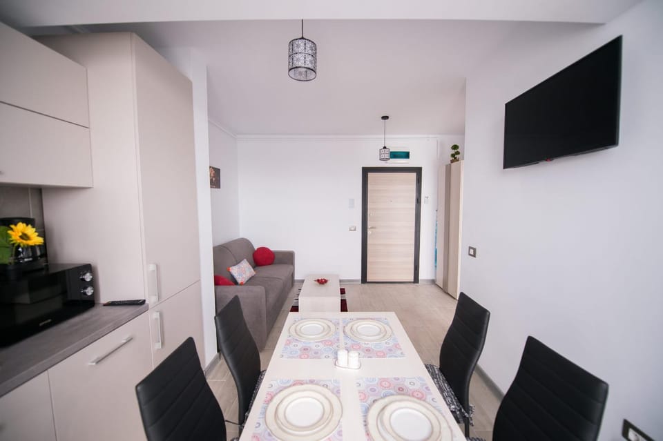 TV and multimedia, Kitchen or kitchenette, Living room, Photo of the whole room, Seating area, Dining area