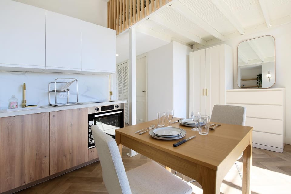 Dining area, kitchen