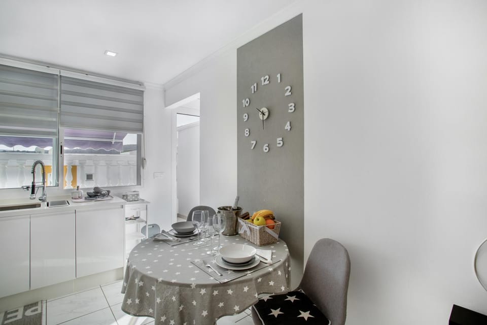 Property building, Kitchen or kitchenette, Living room