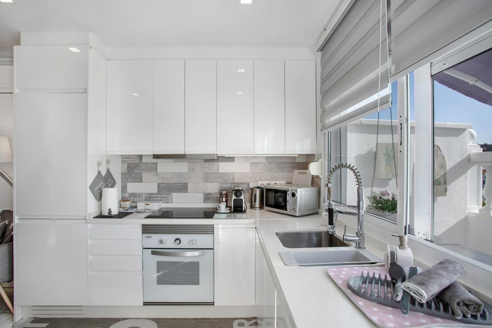 Kitchen or kitchenette, Living room