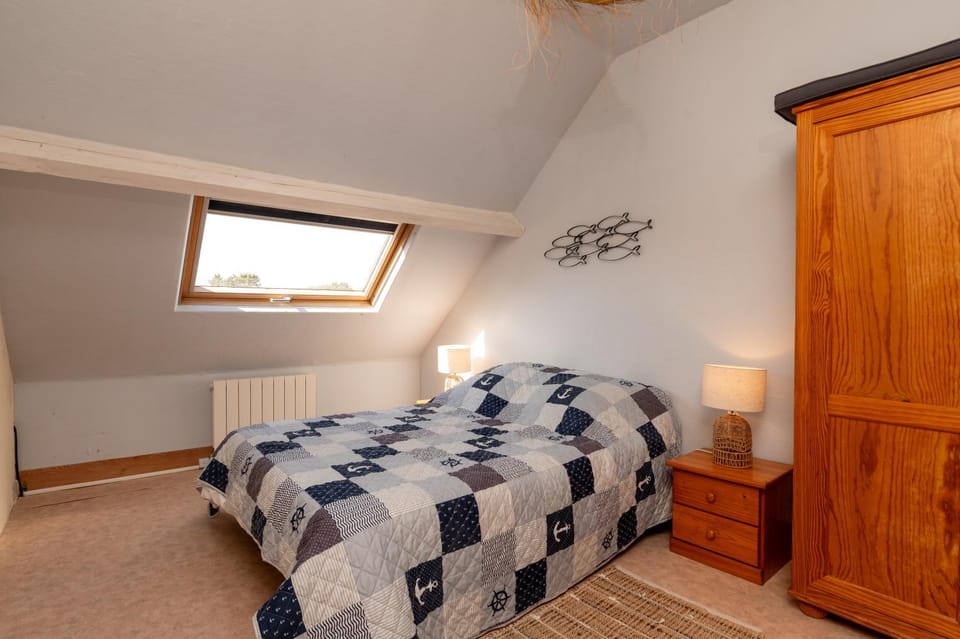 Property building, Living room, Bedroom