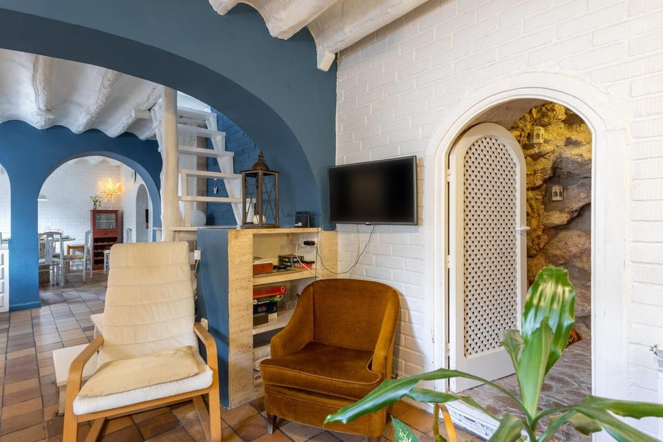 Property building, Living room