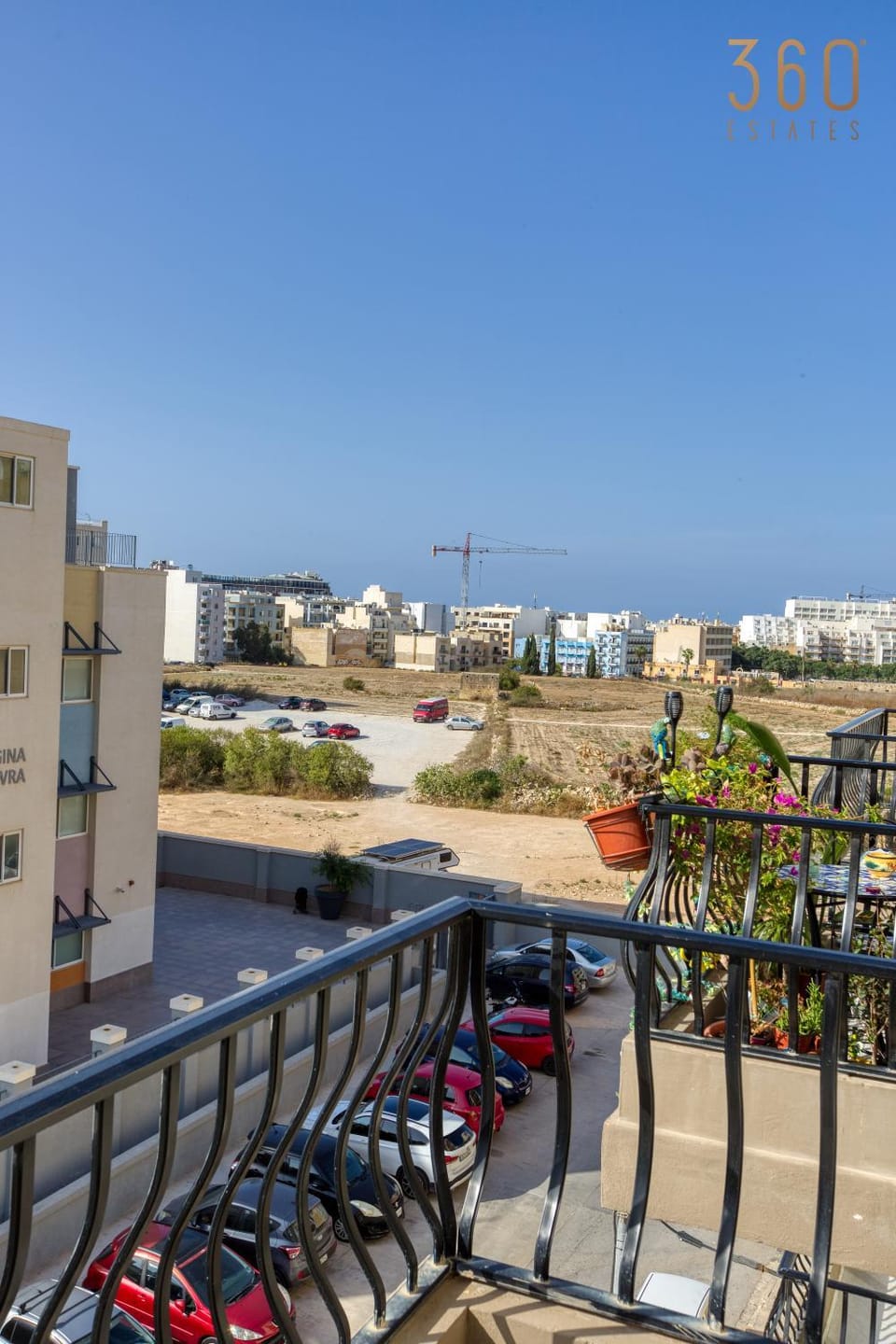Communal lounge/ TV room, Day, Natural landscape, View (from property/room), Balcony/Terrace, Evening entertainment, City view, Sea view, Parking