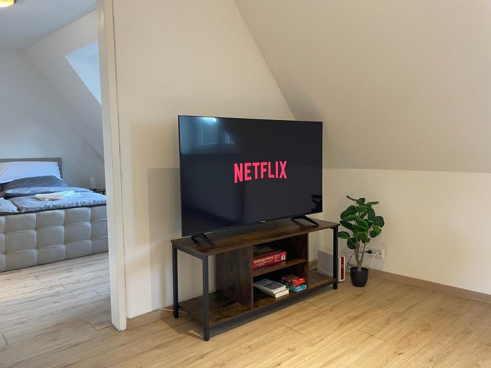 Communal lounge/ TV room, TV and multimedia, Living room