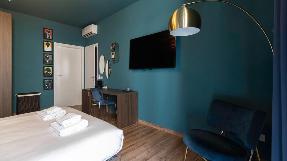 Bedroom, air conditioner