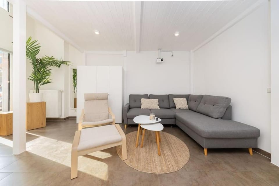 TV and multimedia, Living room, Seating area, flat iron, heating, heating, internet, internet, wardrobe