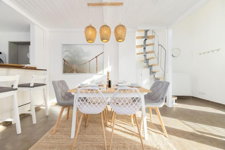 Kitchen or kitchenette, Dining area, internet, internet