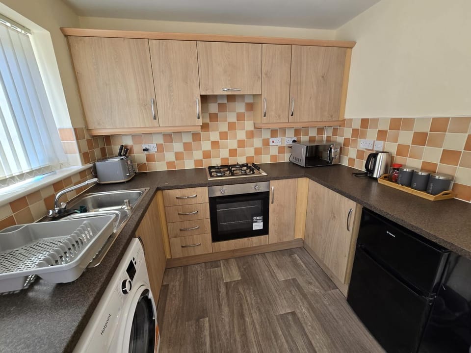 Coffee/tea facilities, Kitchen or kitchenette, stove, toaster