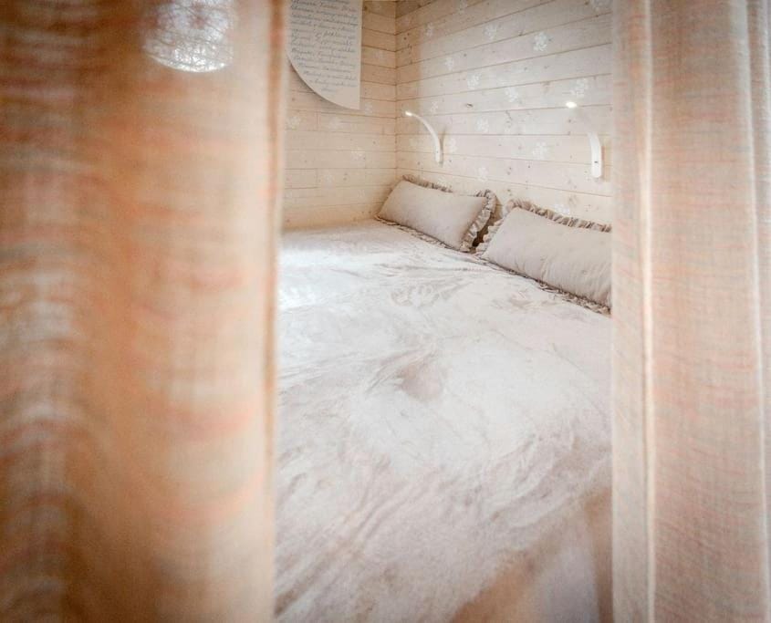 Bed, Bedroom