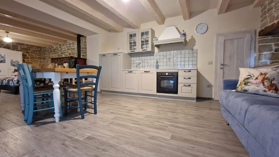 Seating area, Dining area, oven, stove