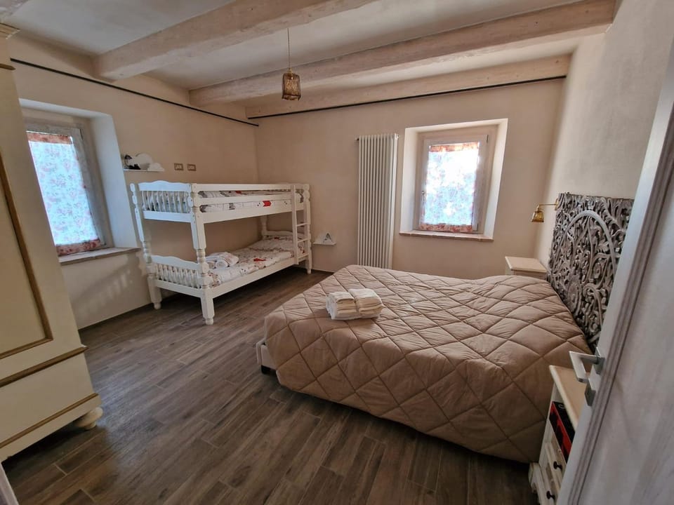 Bedroom, bunk bed, towels