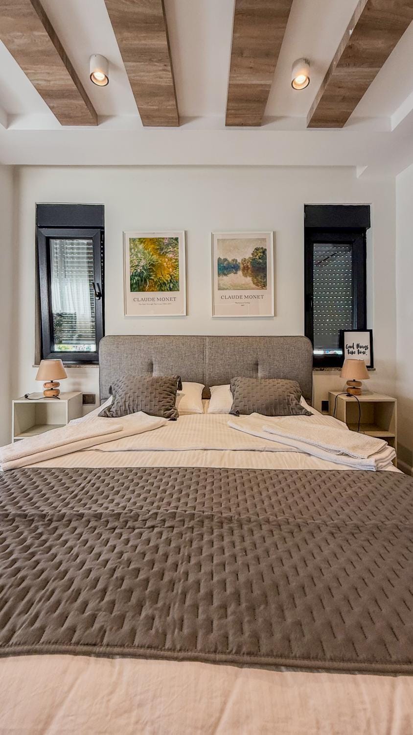 Communal lounge/ TV room, Bed, Photo of the whole room, Bedroom