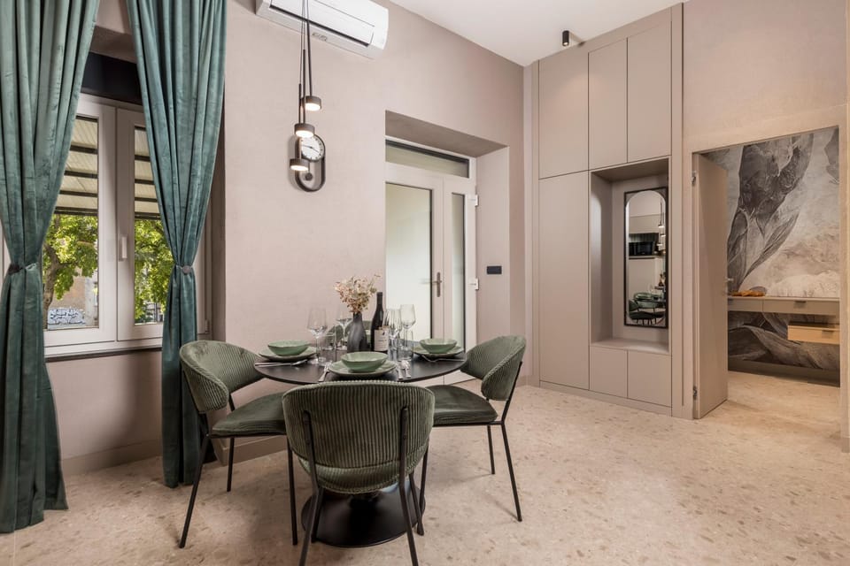 Living room, Seating area, Dining area, air conditioner
