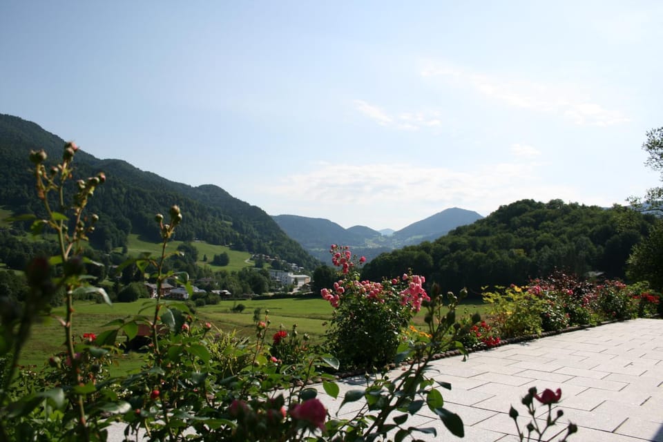 Day, Natural landscape, Garden, Balcony/Terrace, Garden view, Mountain view