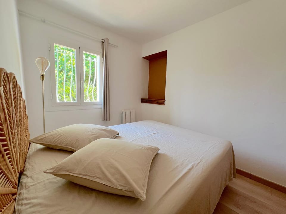 Bedroom, Garden view