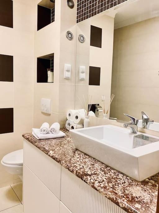 Elegancki apartament z jedną sypialnią Apartment in Warsaw