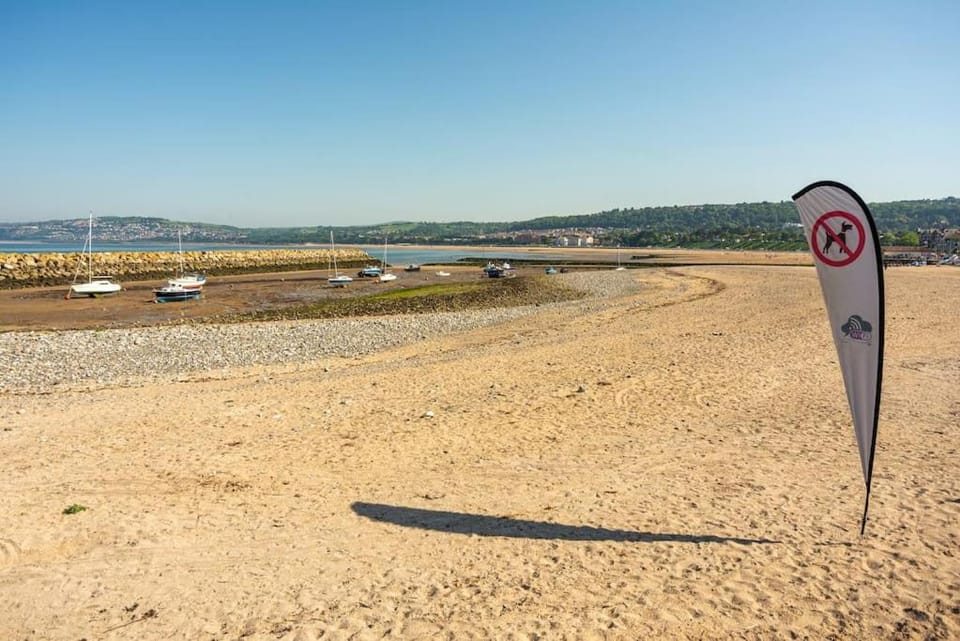 Nearby landmark, Natural landscape, Beach
