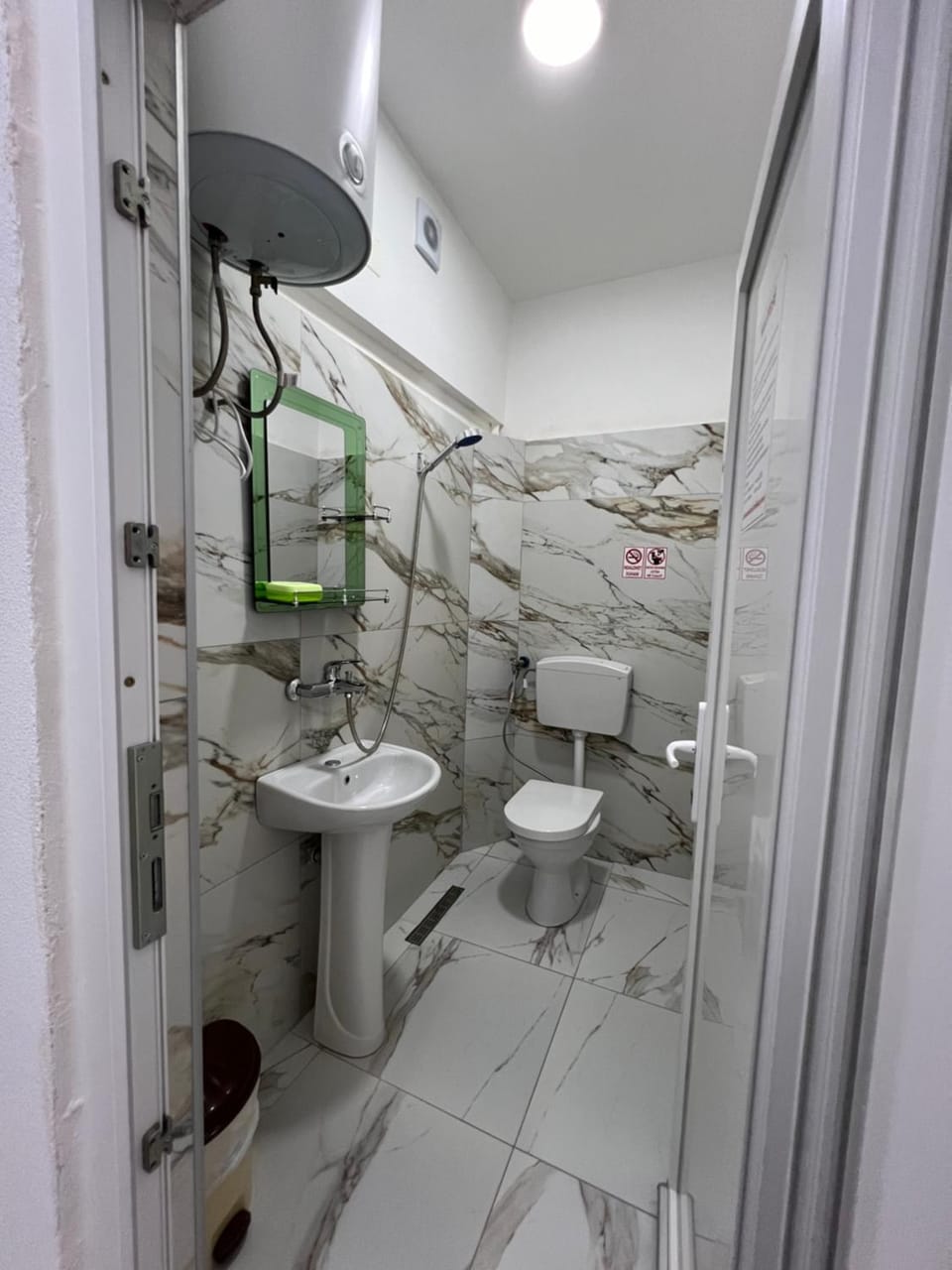 Shower, Toilet, Bathroom, towels