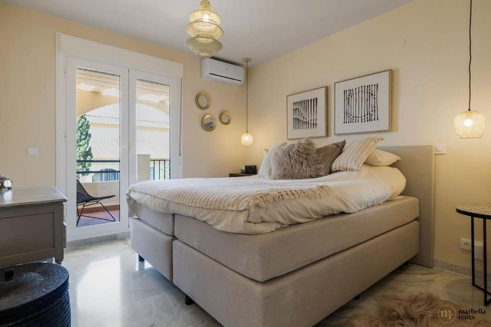 Bed, Bedroom, air conditioner