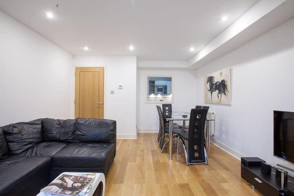 Amazing Central Location Near St Paul's - Sleeps 4 Apartment in London Borough of Islington