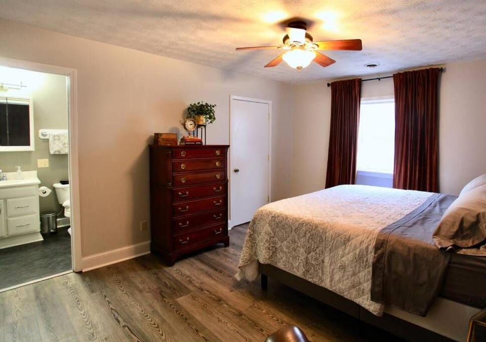 The Lounge - Downtown Chillicothe Apartment in Chillicothe