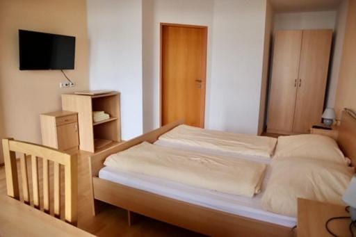 Bed, TV and multimedia, Bedroom, hair dresser, wardrobe