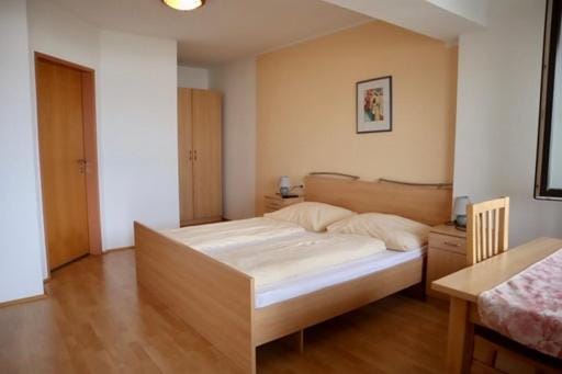 Bed, Bedroom, wardrobe