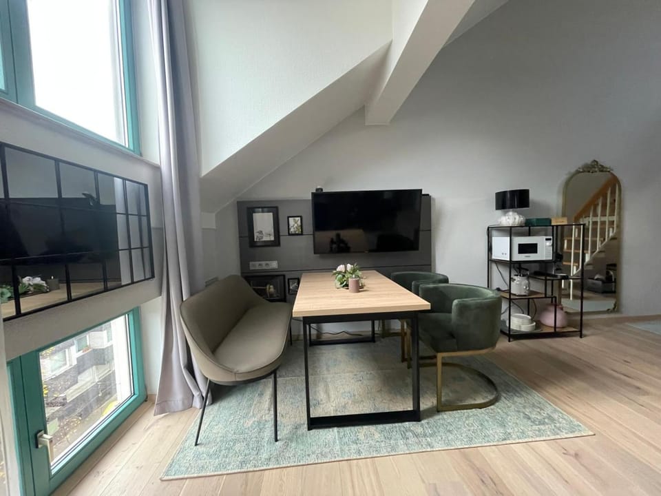 Communal lounge/ TV room, TV and multimedia, Living room