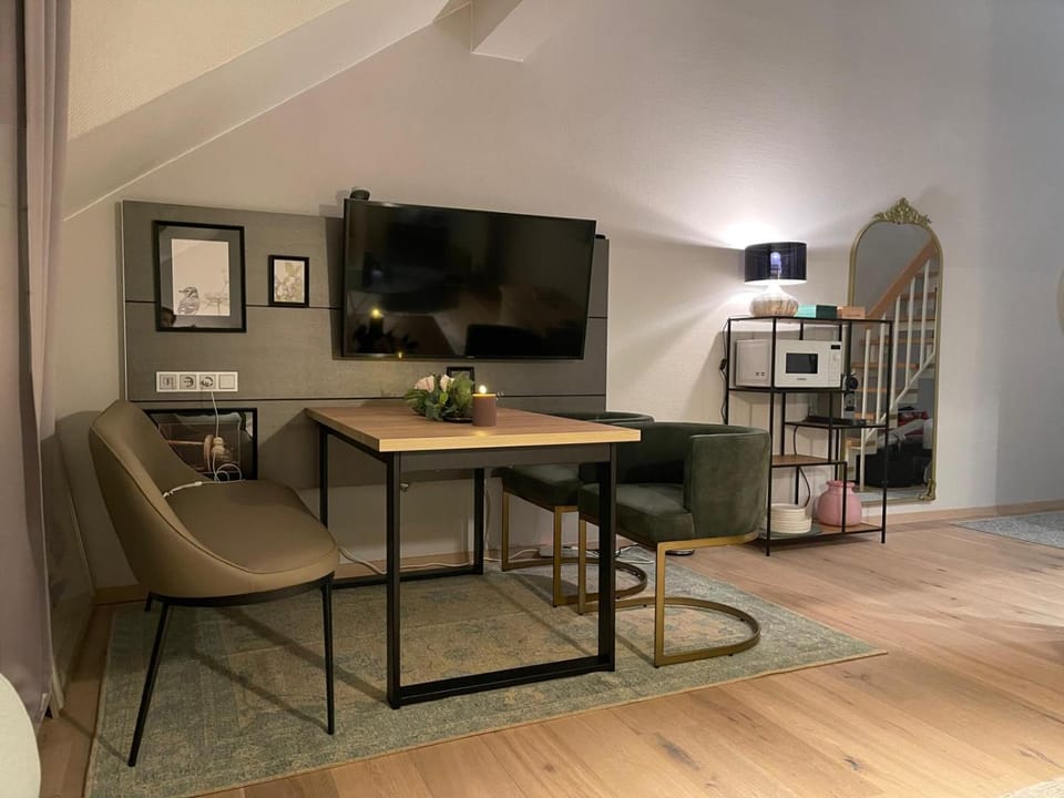 TV and multimedia, Seating area