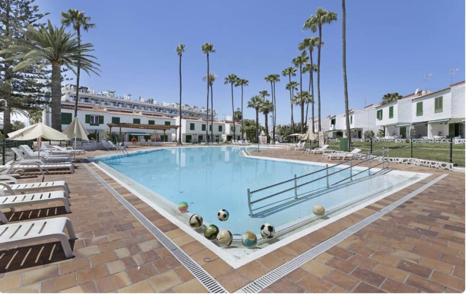 Swimming pool, Swimming pool