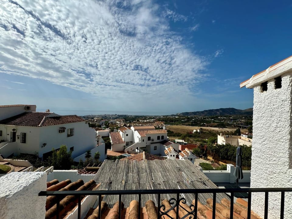 View (from property/room), Balcony/Terrace, City view, Sea view